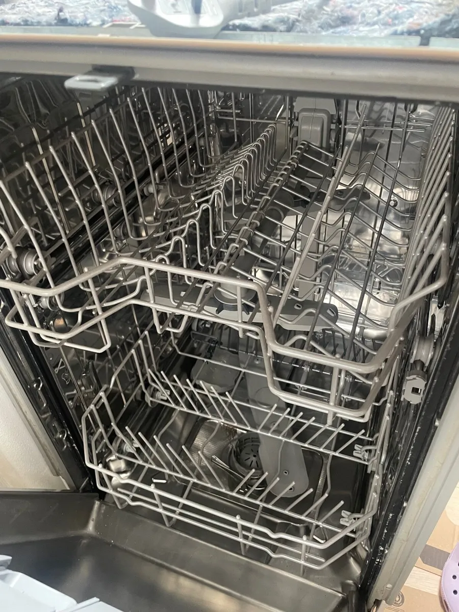 Beko slimline fully integrated Dishwasher DIS15022 - Image 2
