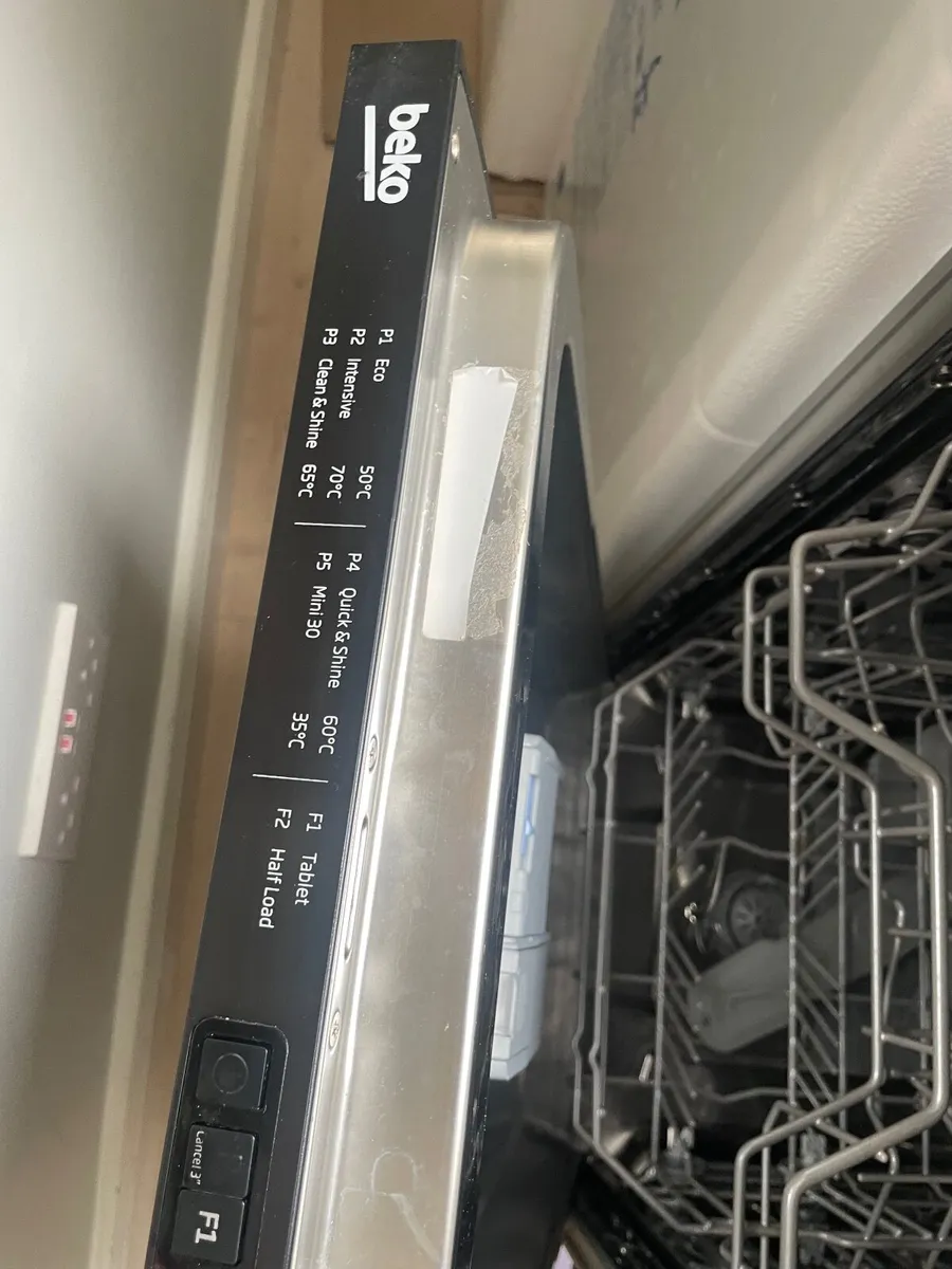 Beko slimline fully integrated Dishwasher DIS15022 - Image 3