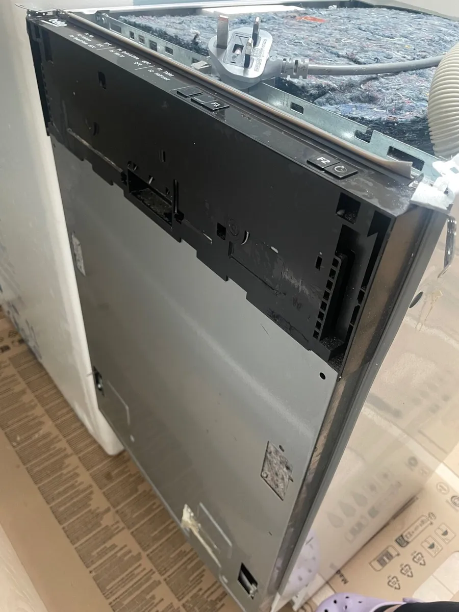 Beko slimline fully integrated Dishwasher DIS15022 - Image 1