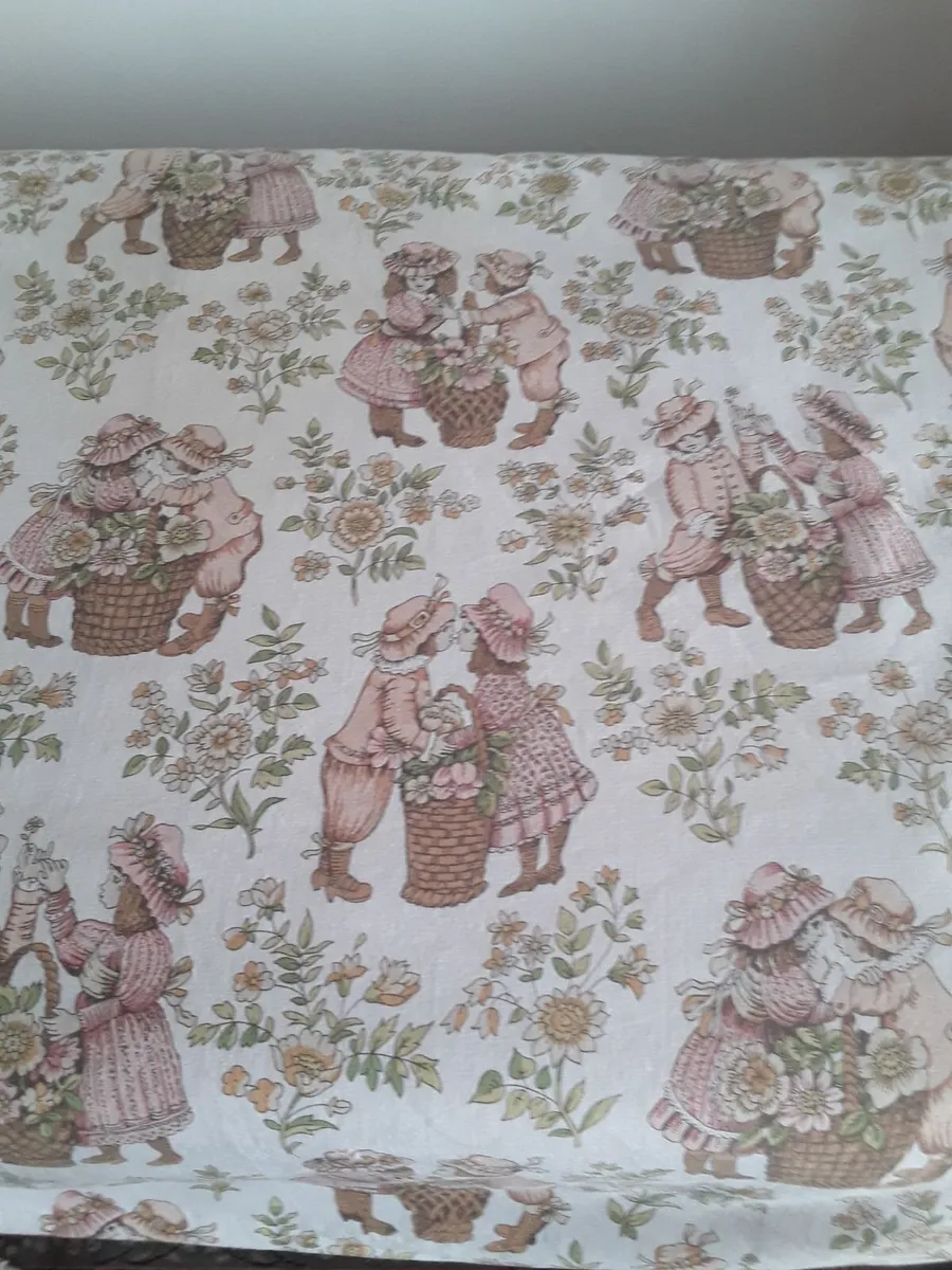 Old vintage small drapes suitable for a bedroom - Image 3