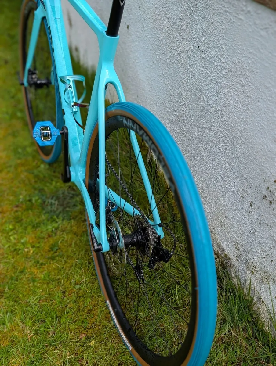 Bianchi Sprint 105 Road Bike - Image 4