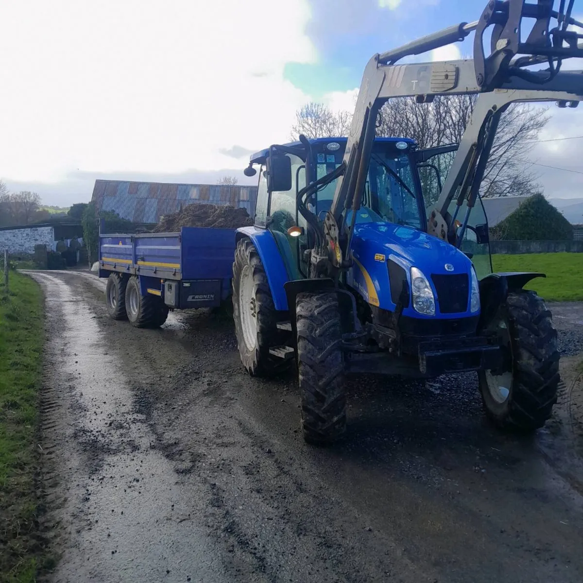 Tractor and trailer for hire - Image 4