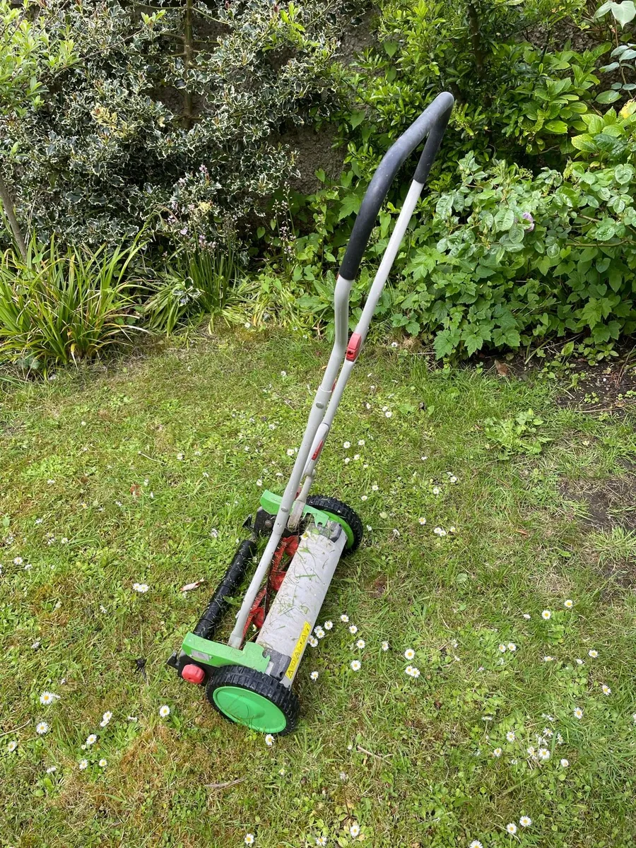 Manual Push Lawn Mower – Good Working Condition - Image 2