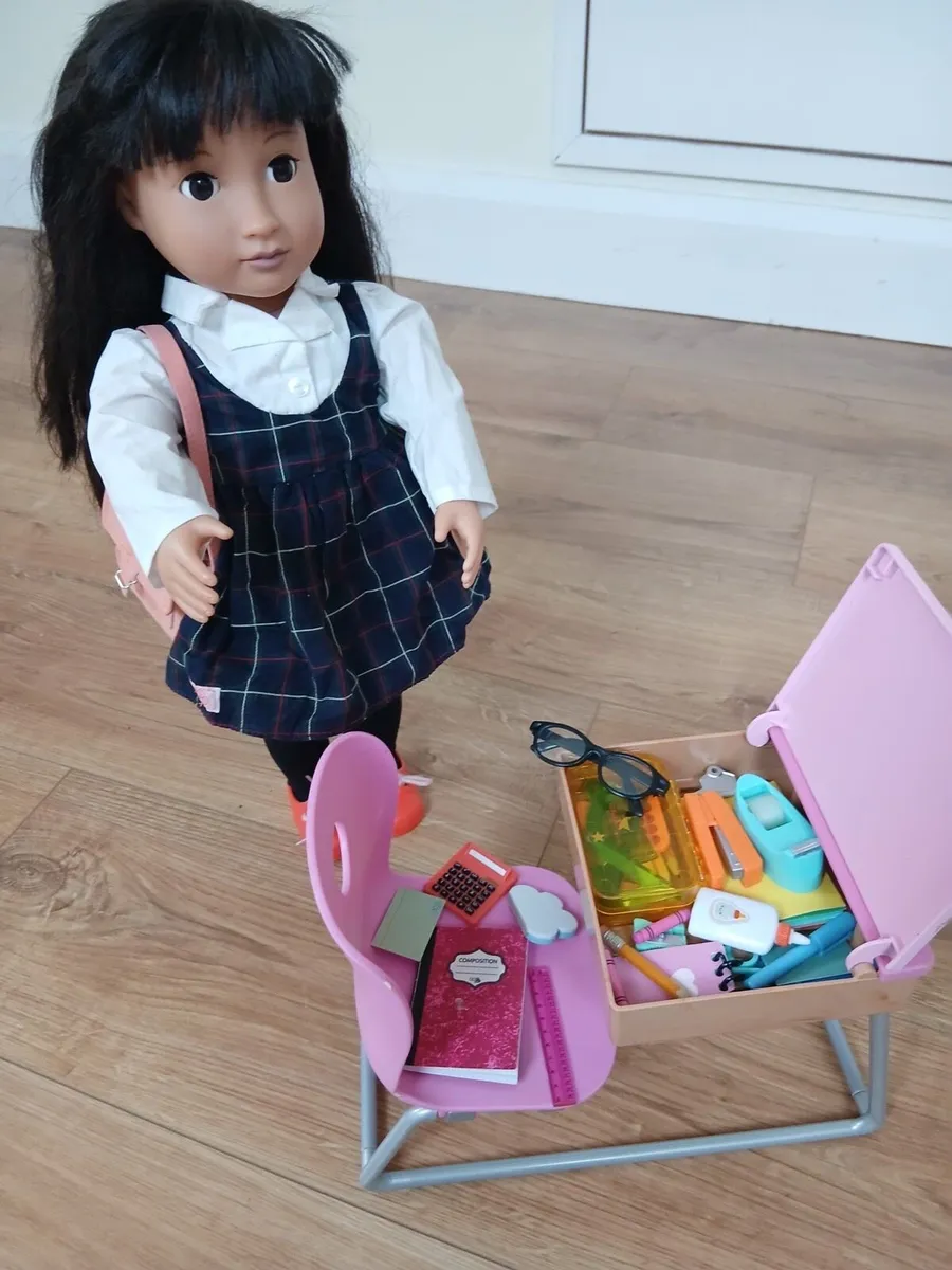 Our Generation dolls and school desk - Image 3