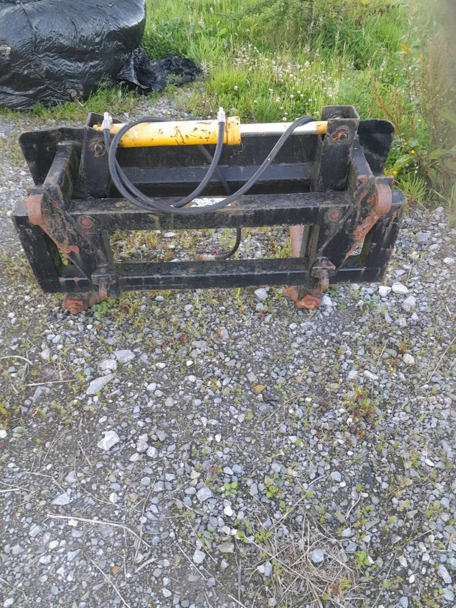 Rossmore hydraulic bale handler - Image 2