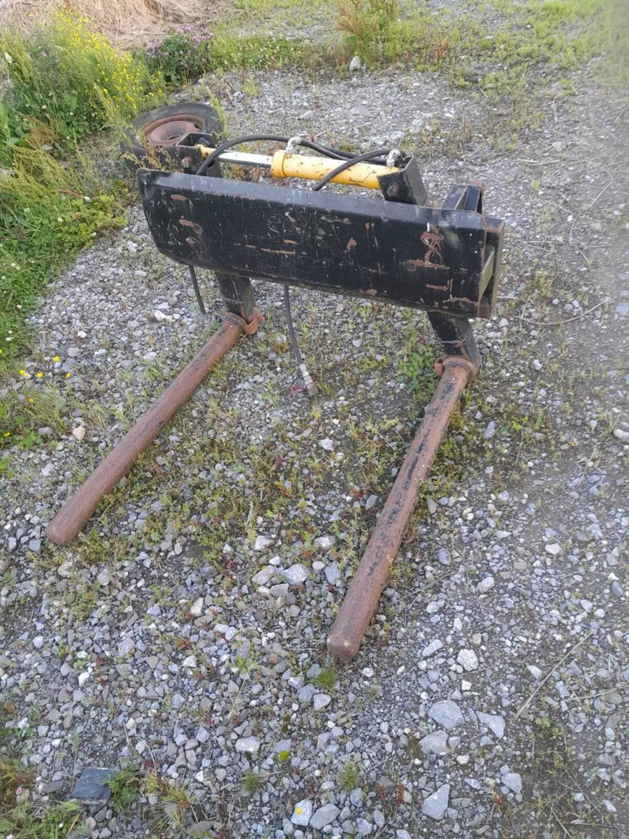 Rossmore hydraulic bale handler - Image 1