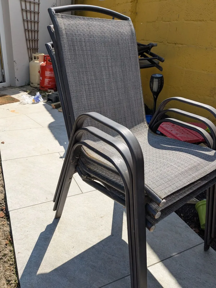 Garden table and 5 chairs - Image 2