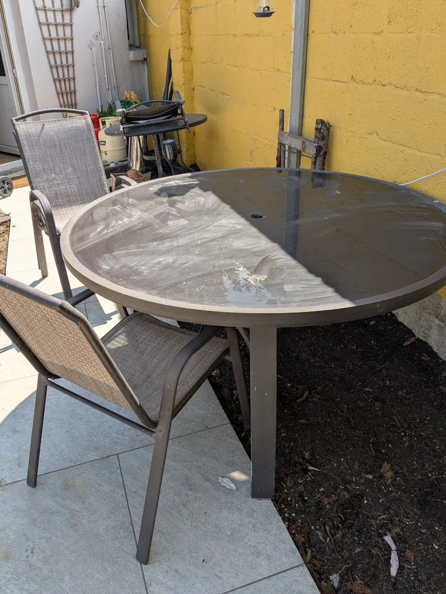 Garden table and 5 chairs - Image 4