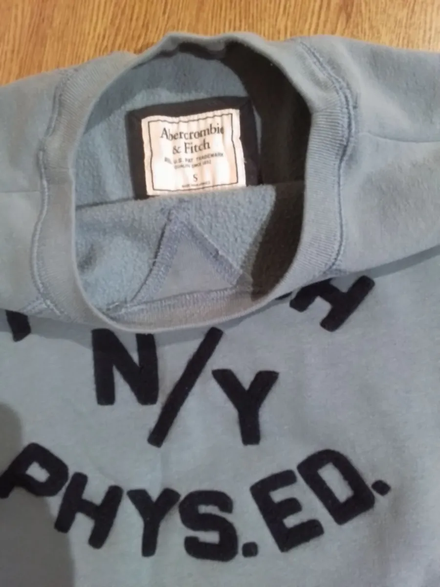 Abercrombie & Fitch sweatshirt - Image 3