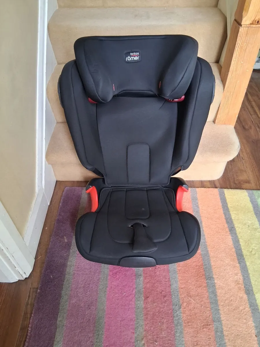 Kid's Car Seat - Image 1