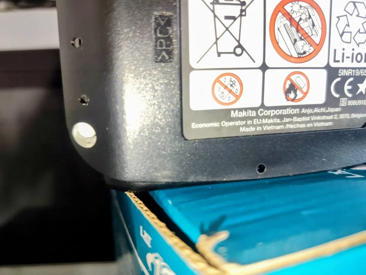 2 x New Makita batteries - Image 2
