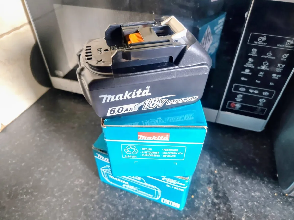 2 x New Makita batteries - Image 1