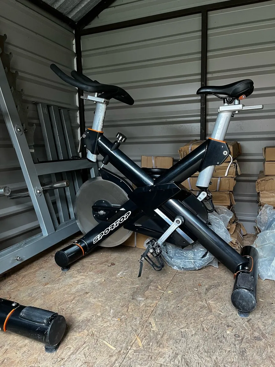 Sportop cb8500 30kg flywheel spin bike - Image 1
