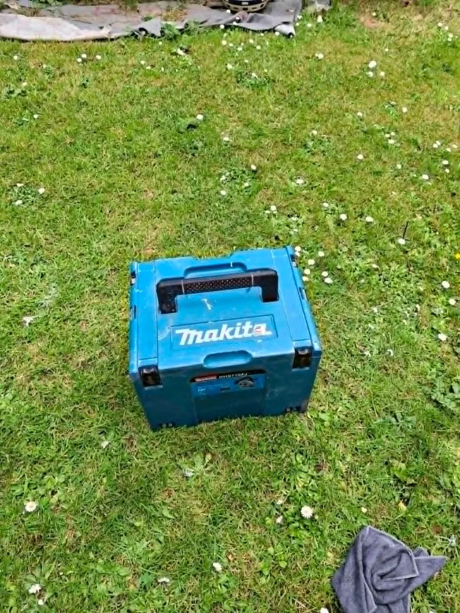Makita BO6050 sander + dewalt detail sander - Image 4