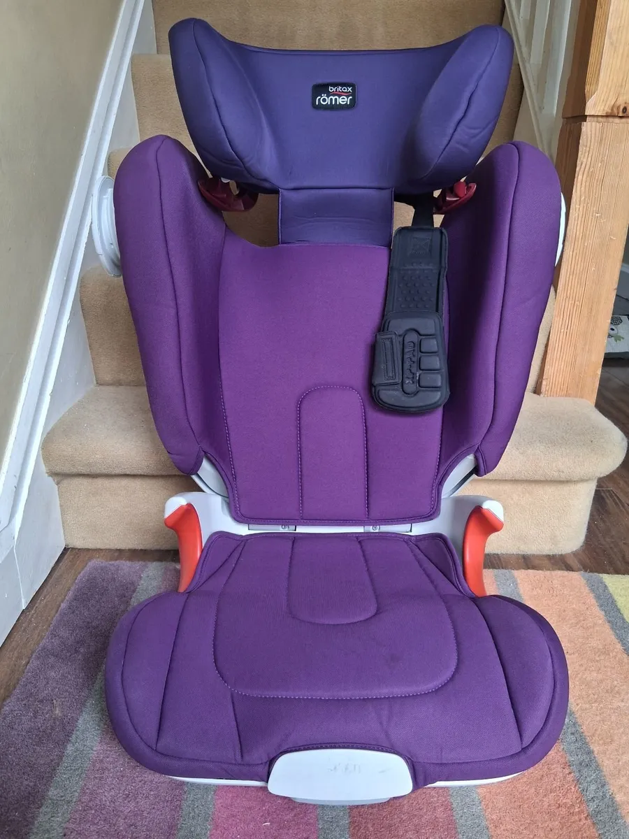 Girl's Car Seat - Image 1
