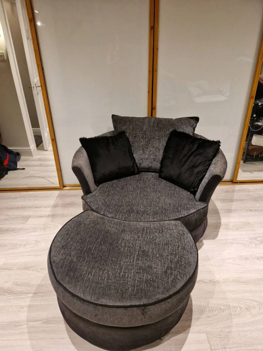 Swivel chair and foot stool - Image 3