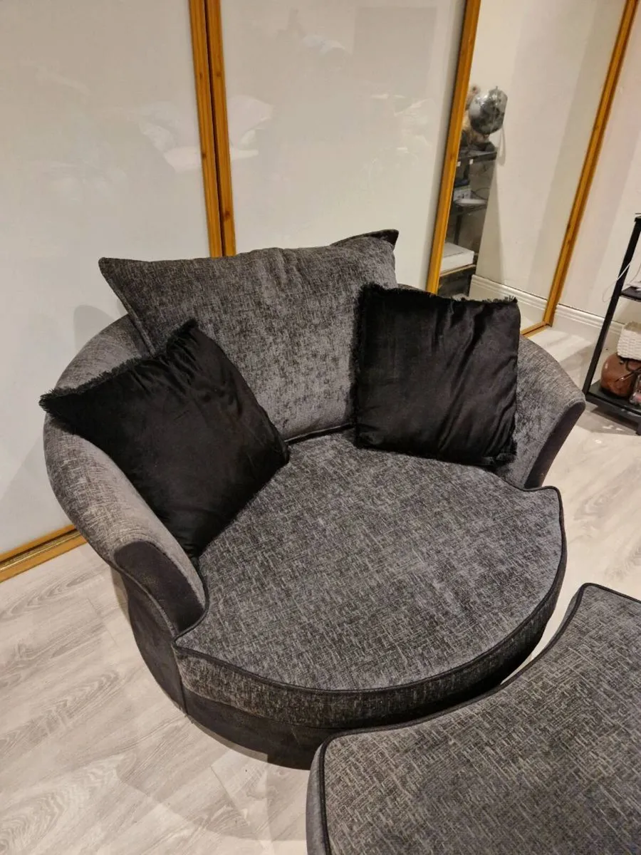 Swivel chair and foot stool - Image 4