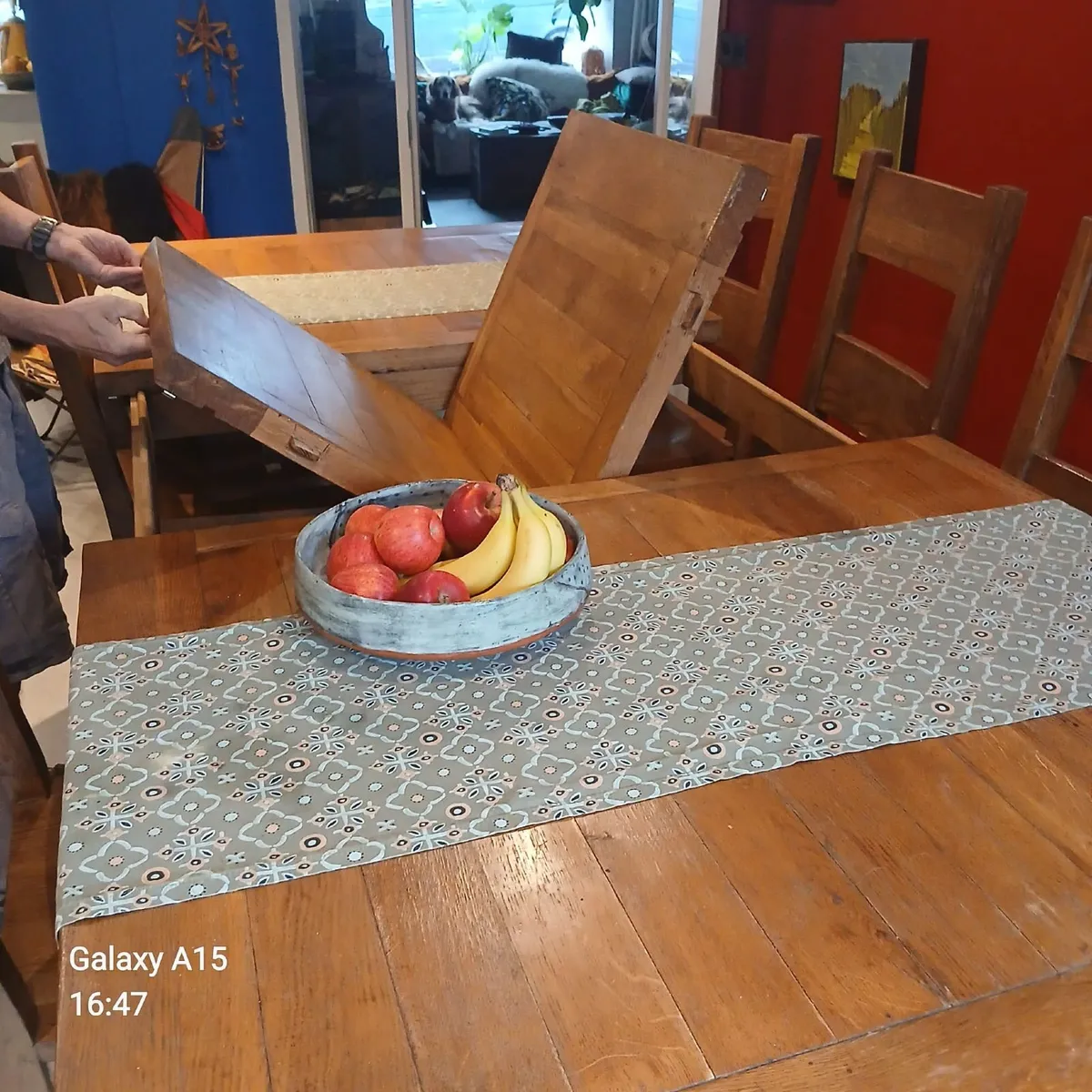 Oak table and chairs - Image 2