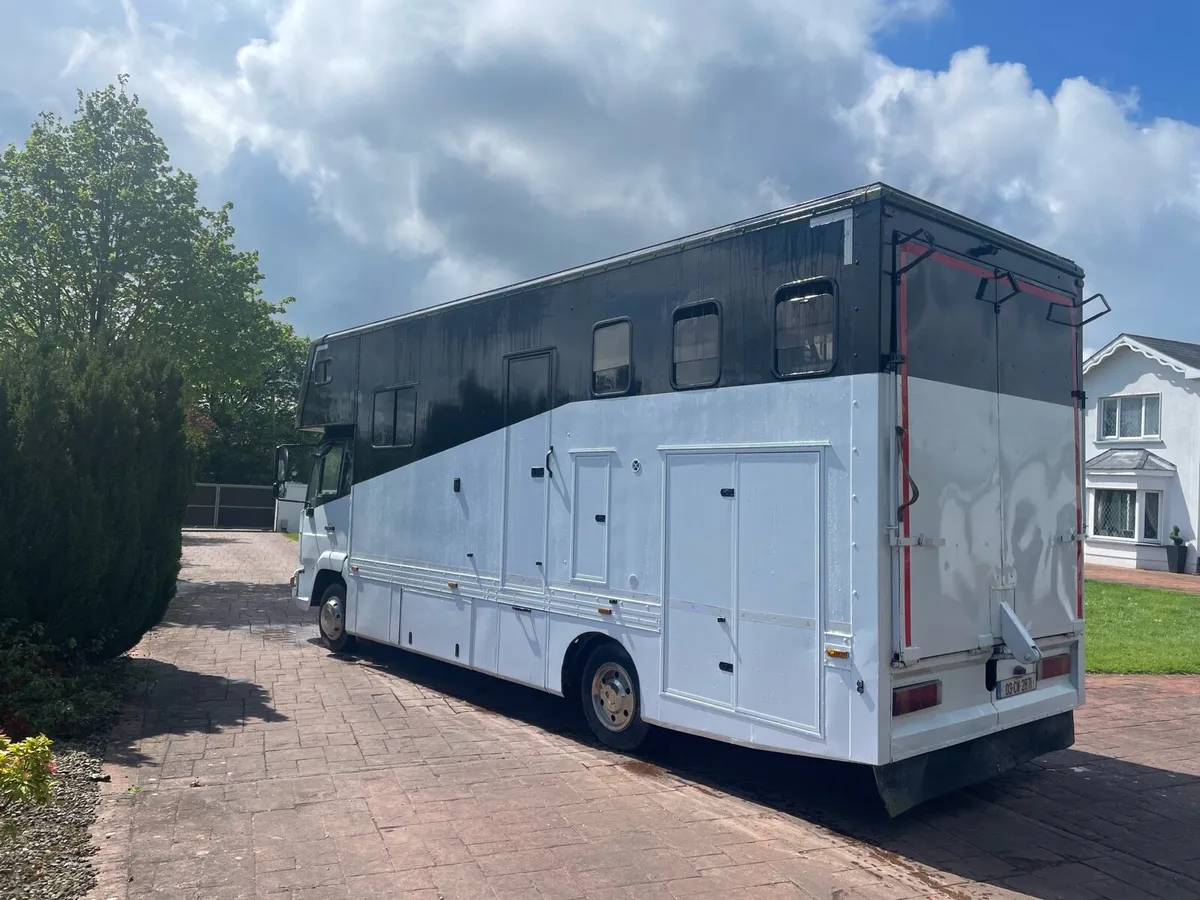 MAN Coach Built 7.5 Ton 3 horse lorry - Image 3