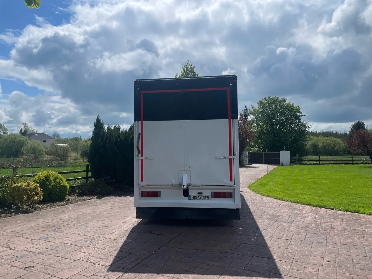 MAN Coach Built 7.5 Ton 3 horse lorry - Image 4