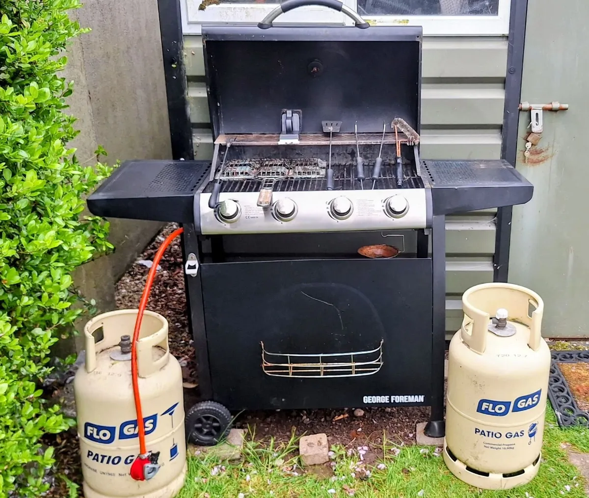 George Foreman 4 Burner Gas Barbeque - Image 1