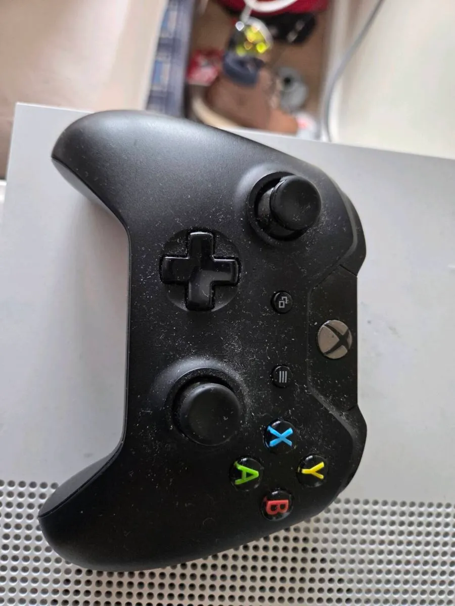 Xbox One S - Image 2