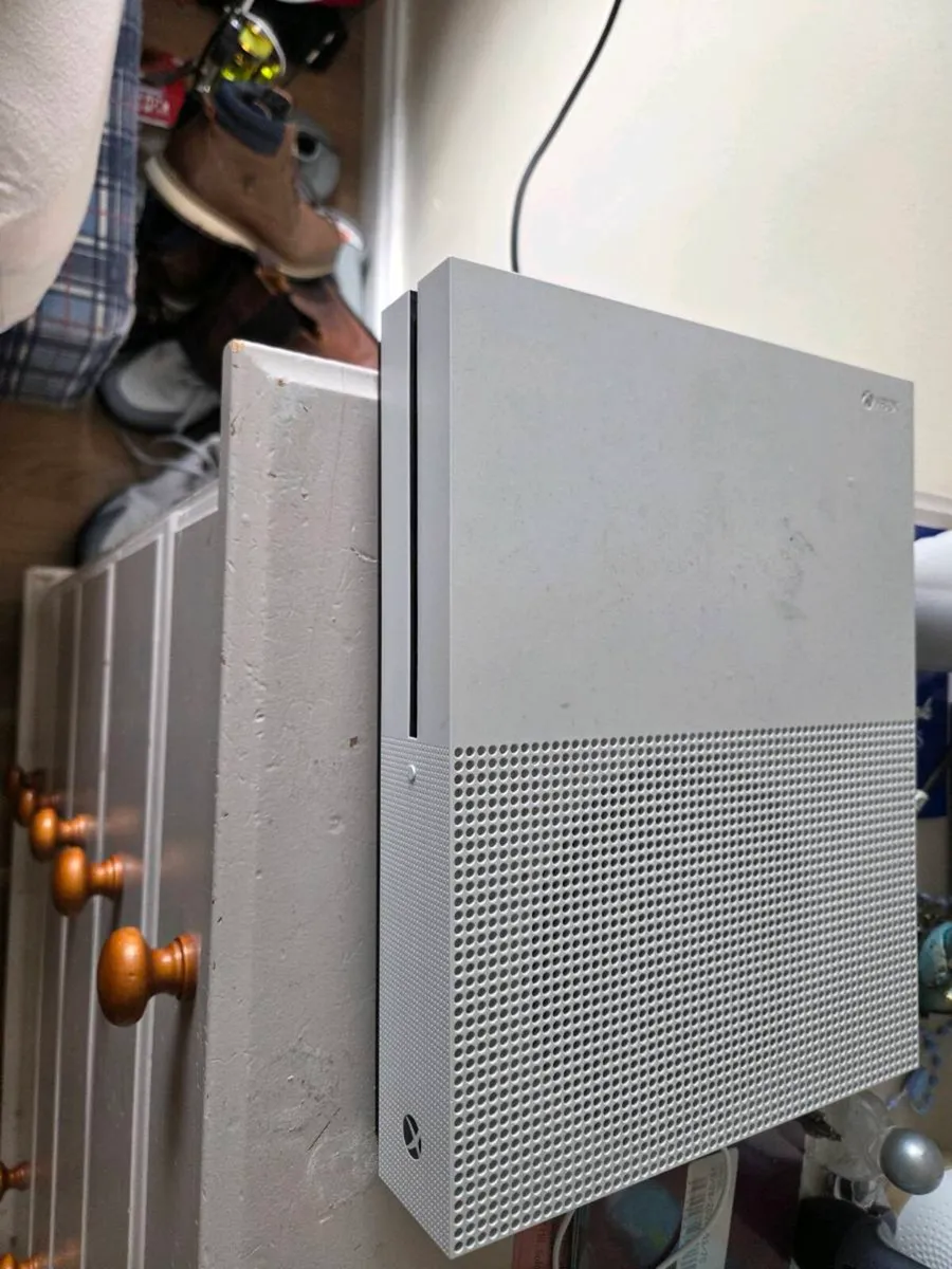 Xbox One S - Image 1