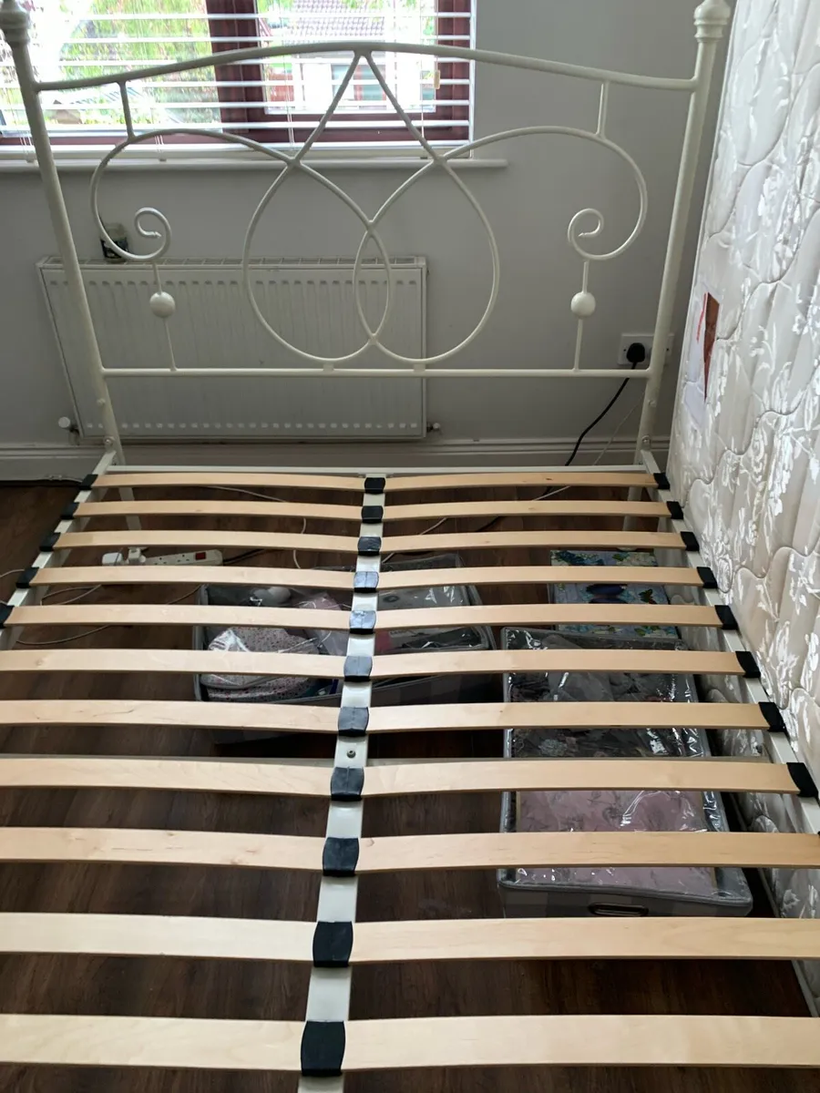 White iron bed - Image 2