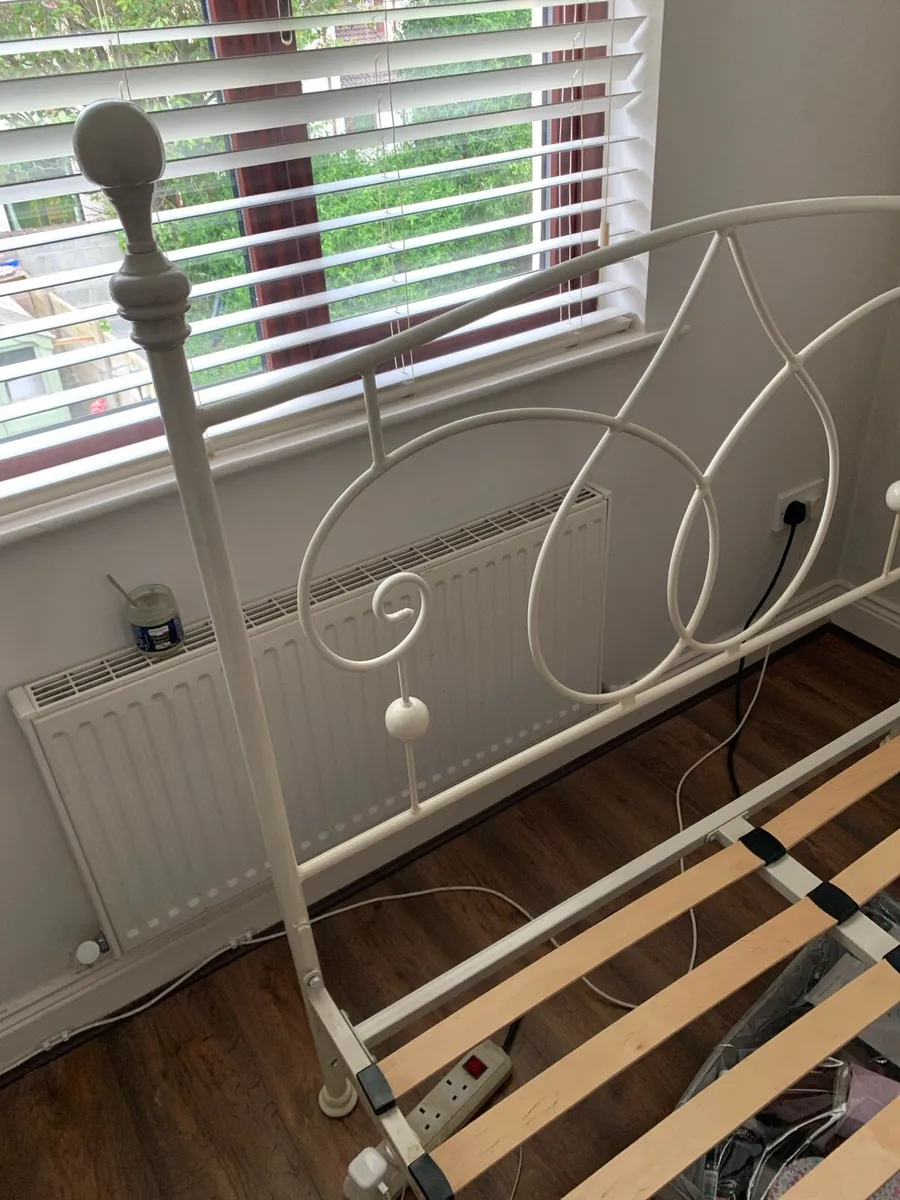 White iron bed - Image 4