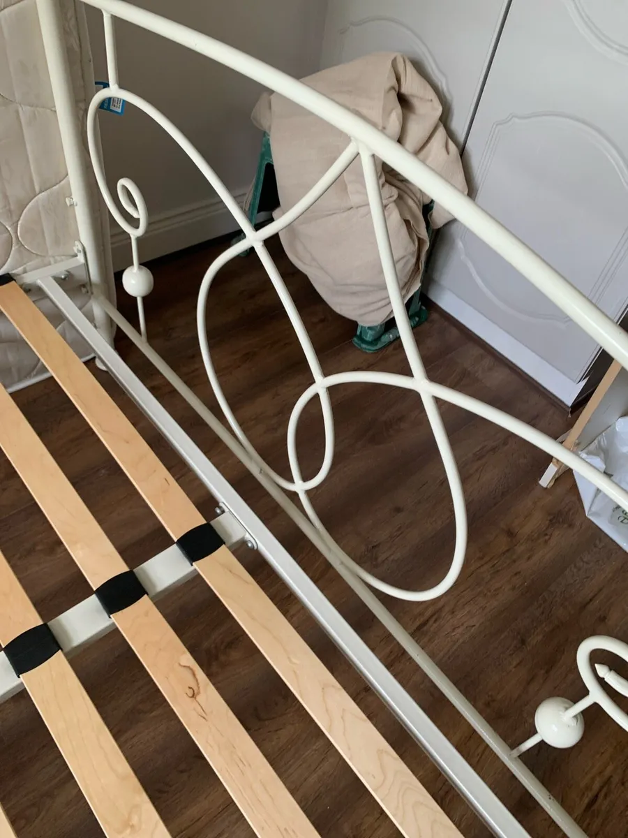 White iron bed - Image 3
