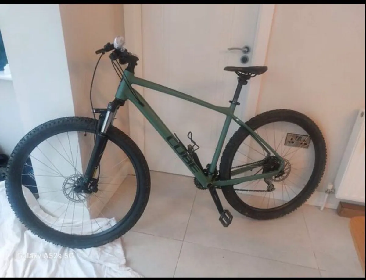 Mountain bike - Image 1