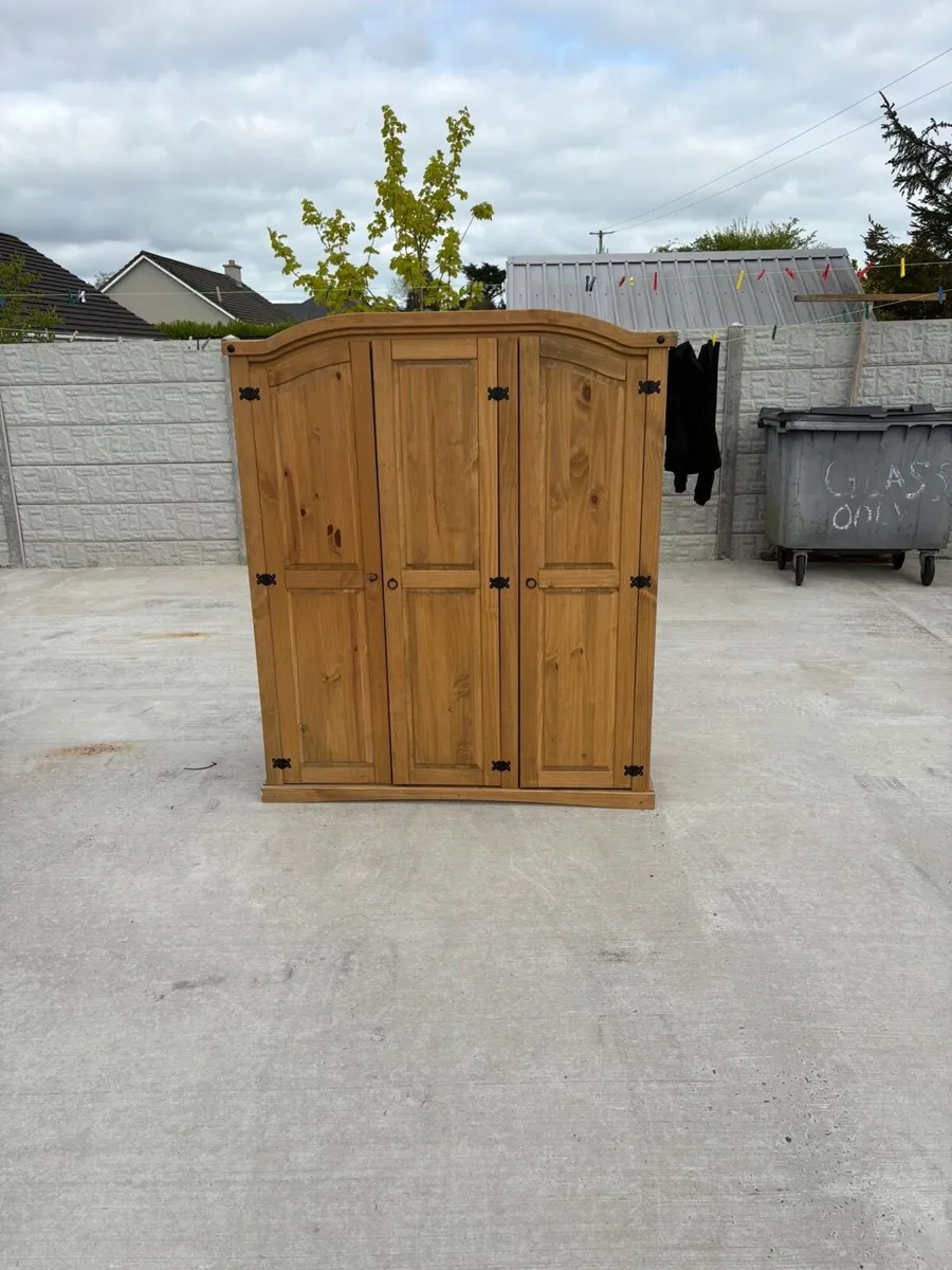Wardrobe and drawers set - Image 1