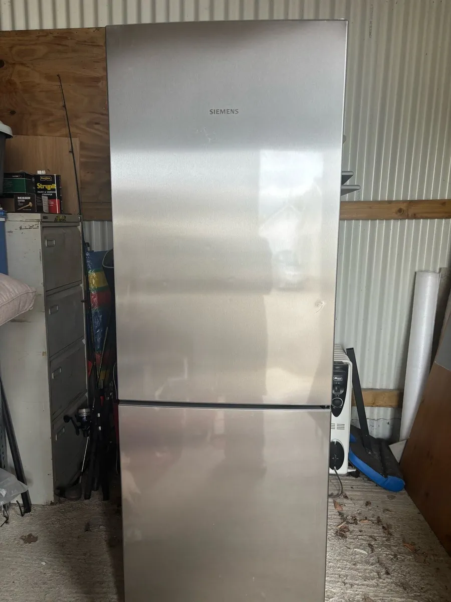 Simens fridge freezer - Image 1