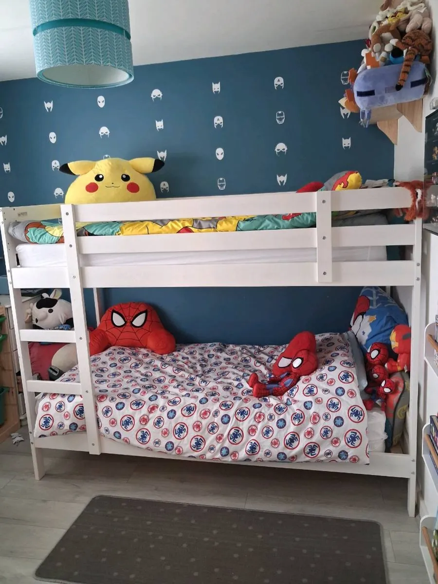 White bunk bed - Image 1