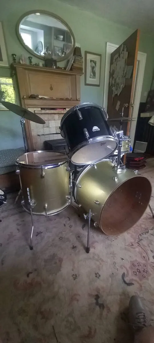 Drum Kit - Image 1