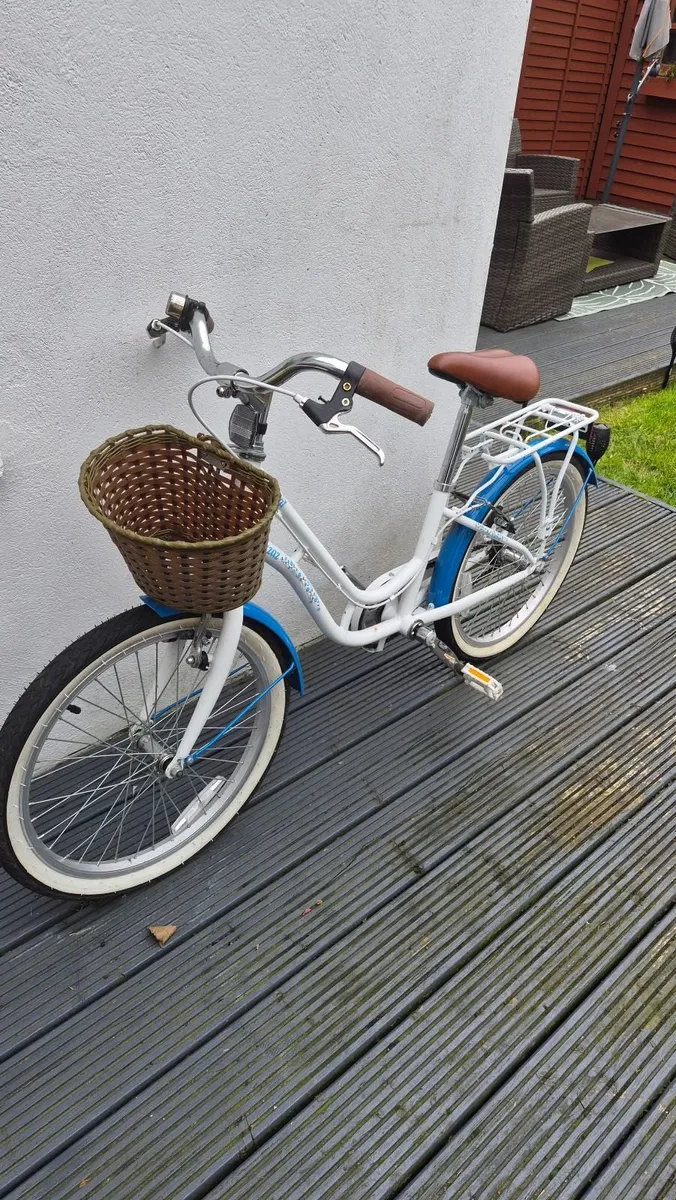 Girls Bike - Image 1