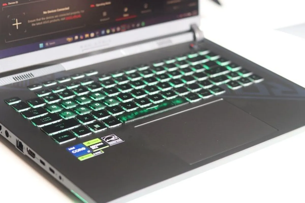 Laptop - Image 2