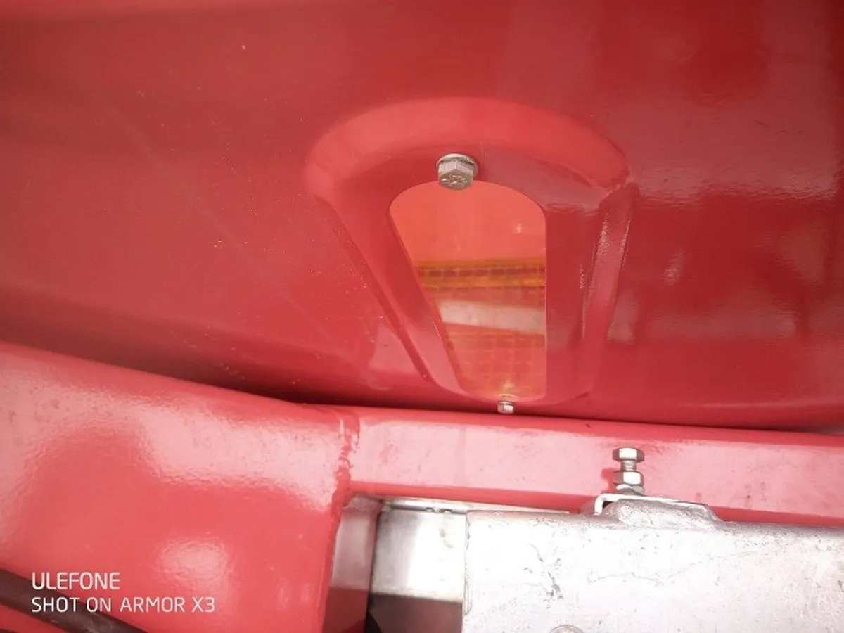 New Fertilizer Spreader - Image 3