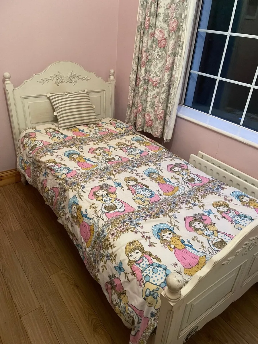 Single bed with mattress