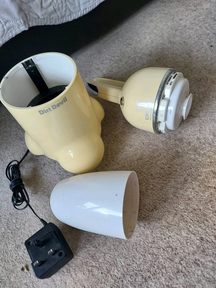 Retro compact vacuum cleaner - Image 4