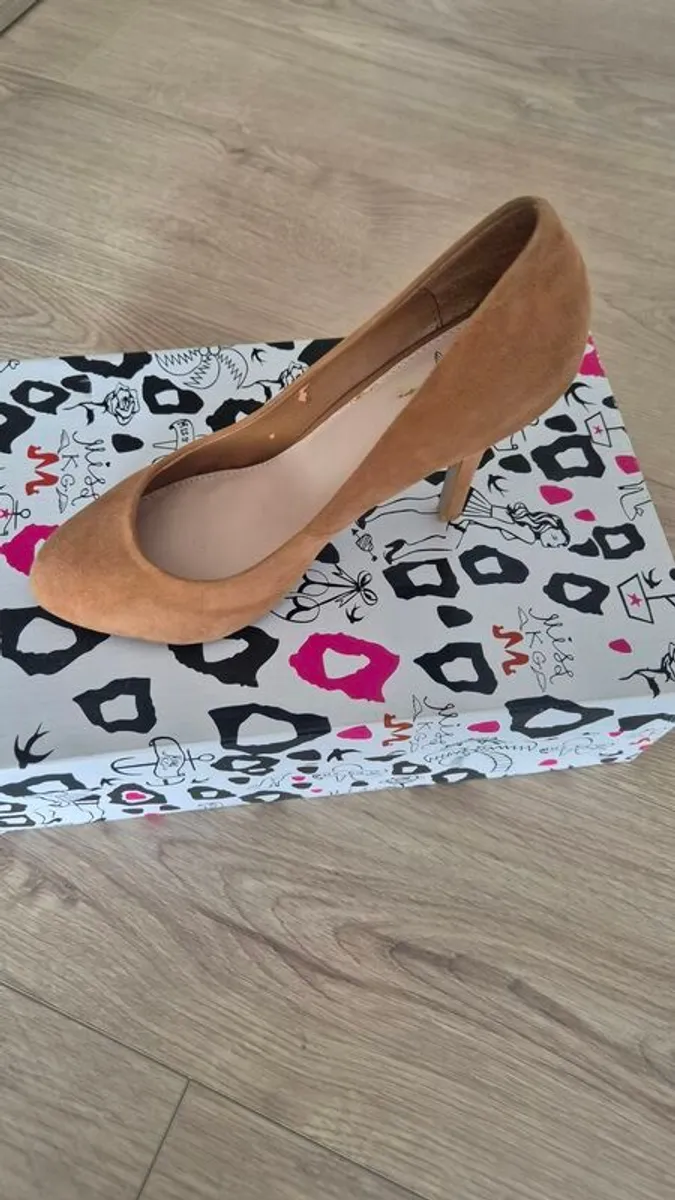 Tan Shoes Miss KG - Image 2