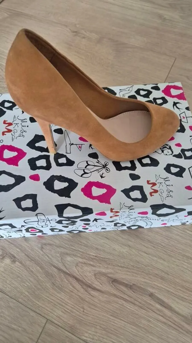 Tan Shoes Miss KG - Image 3