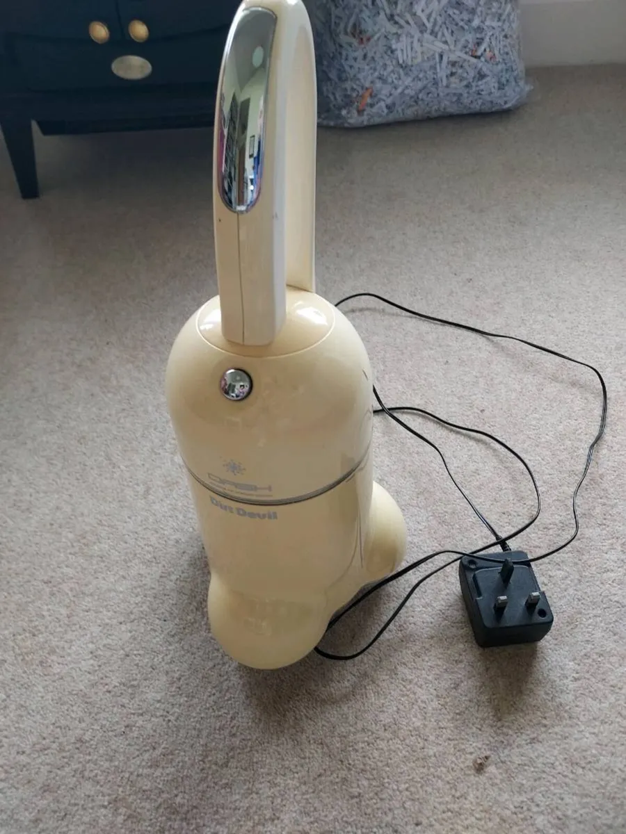 Retro compact vacuum cleaner - Image 2