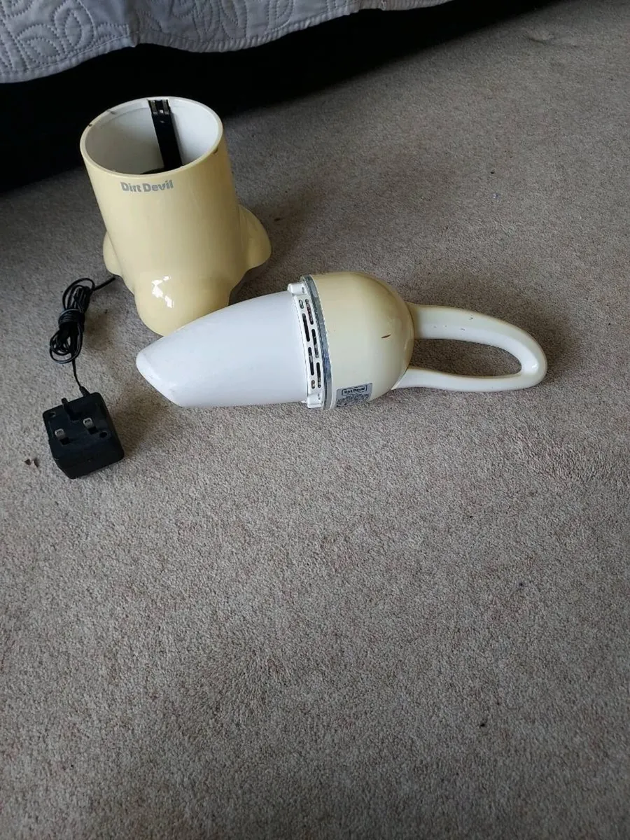 Retro compact vacuum cleaner - Image 3