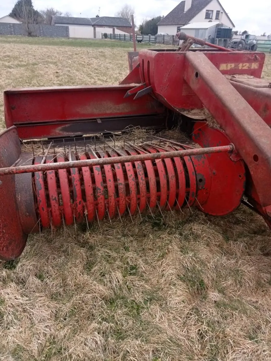 Square baler - Image 1