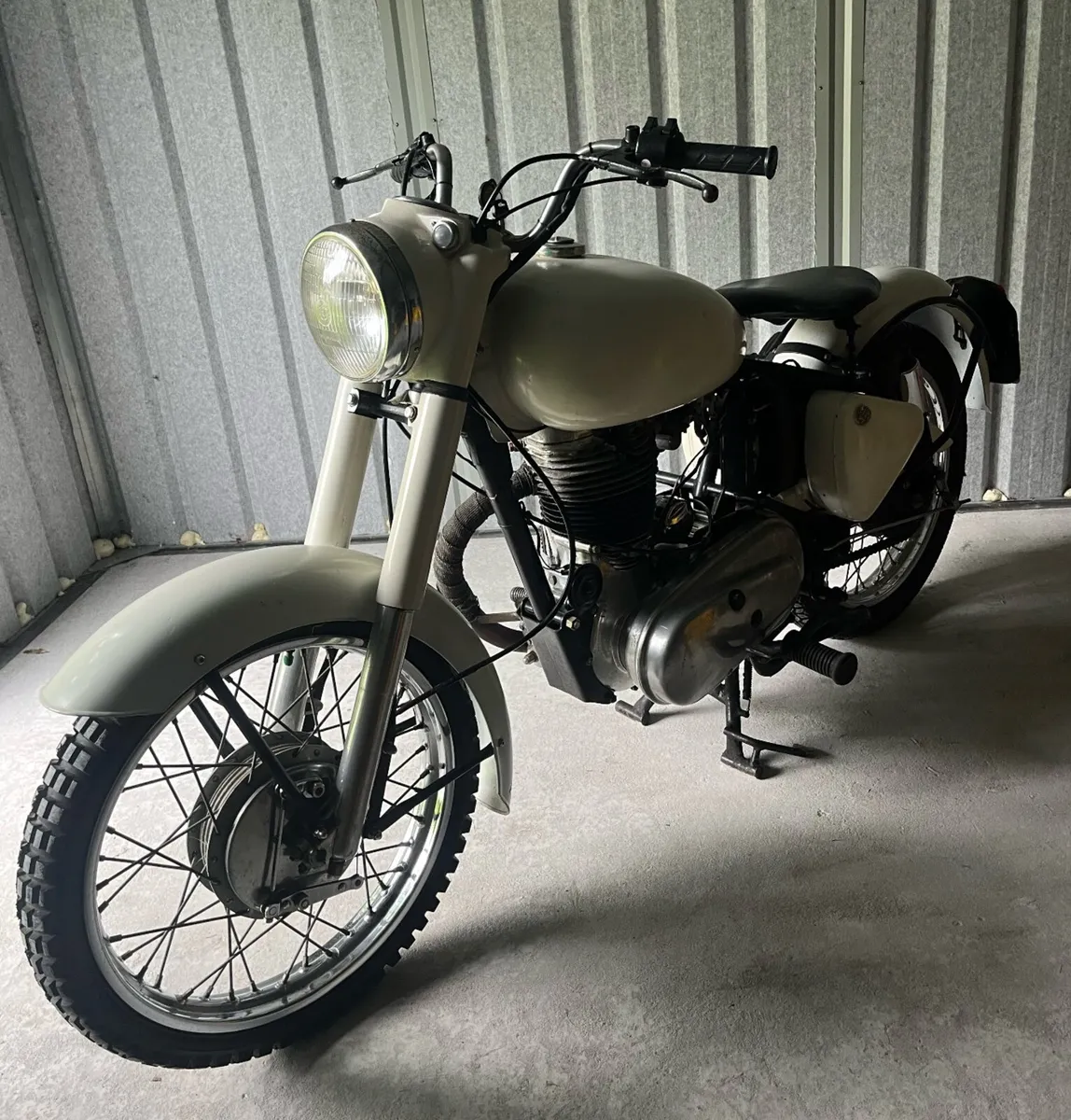 Royal Enfield Bullet 1975 – Fully Rebuilt - Image 3