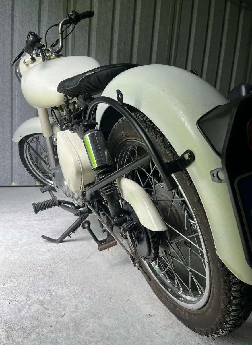 Royal Enfield Bullet 1975 – Fully Rebuilt - Image 4