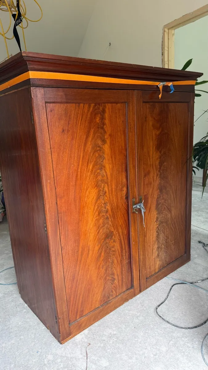 Antique linen press - Image 1