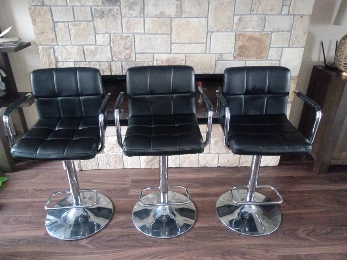 Kitchen Island chairs - Image 1