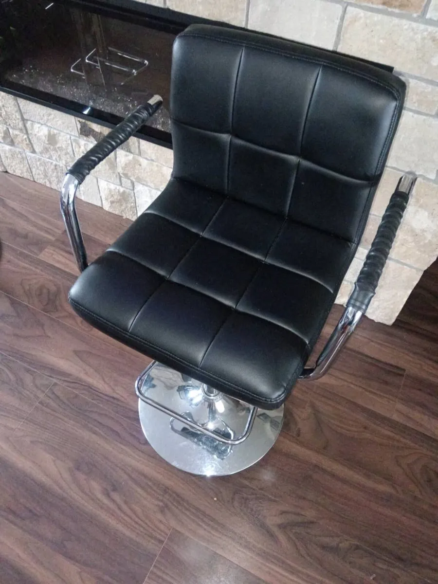 Kitchen Island chairs - Image 2